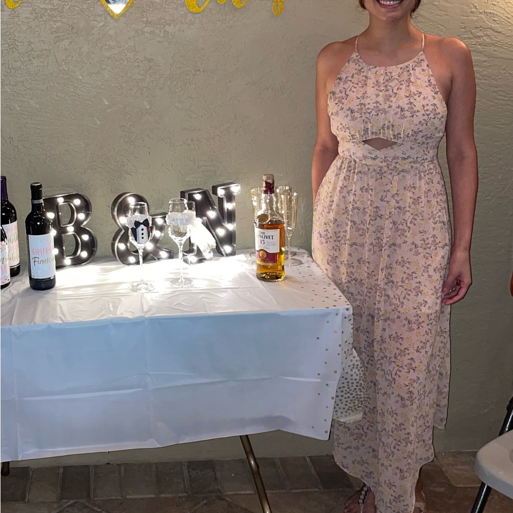 Beautiful romantic floral BCBGeneration dress